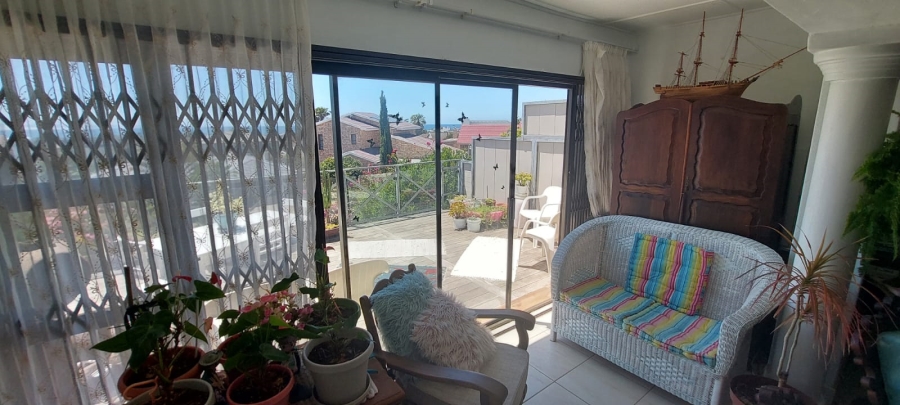 4 Bedroom Property for Sale in Wavecrest Eastern Cape
